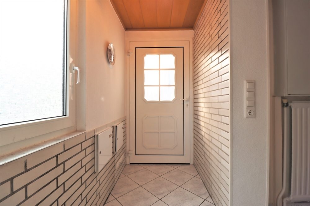 Immobilienangebot - Düsseldorf / Eller - Alle - Eller: großzügig geschnittene Doppelhaushälfte mit großem Garten und Garage in ruhiger Lage