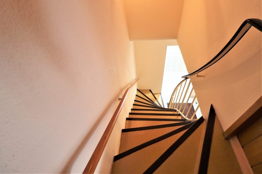 Immobilienangebot - Düsseldorf / Eller - Alle - Eller: großzügig geschnittene Doppelhaushälfte mit großem Garten und Garage in ruhiger Lage