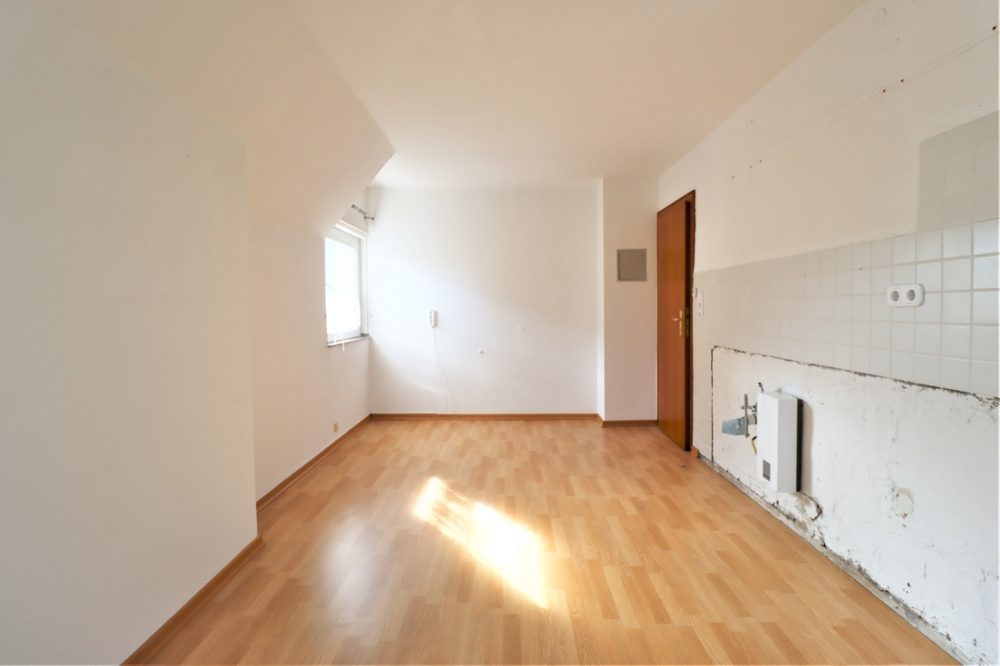 Immobilienangebot - Düsseldorf / Eller - Alle - Eller: großzügig geschnittene Doppelhaushälfte mit großem Garten und Garage in ruhiger Lage