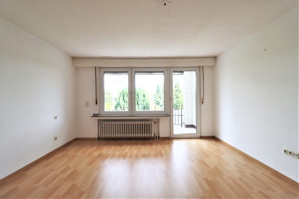 Immobilienangebot - Düsseldorf / Eller - Alle - Eller: großzügig geschnittene Doppelhaushälfte mit großem Garten und Garage in ruhiger Lage