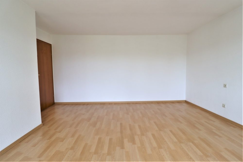 Immobilienangebot - Düsseldorf / Eller - Alle - Eller: großzügig geschnittene Doppelhaushälfte mit großem Garten und Garage in ruhiger Lage