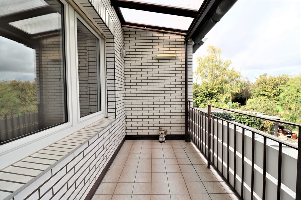 Immobilienangebot - Düsseldorf / Eller - Alle - Eller: großzügig geschnittene Doppelhaushälfte mit großem Garten und Garage in ruhiger Lage