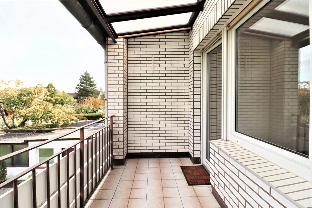 Immobilienangebot - Düsseldorf / Eller - Alle - Eller: großzügig geschnittene Doppelhaushälfte mit großem Garten und Garage in ruhiger Lage