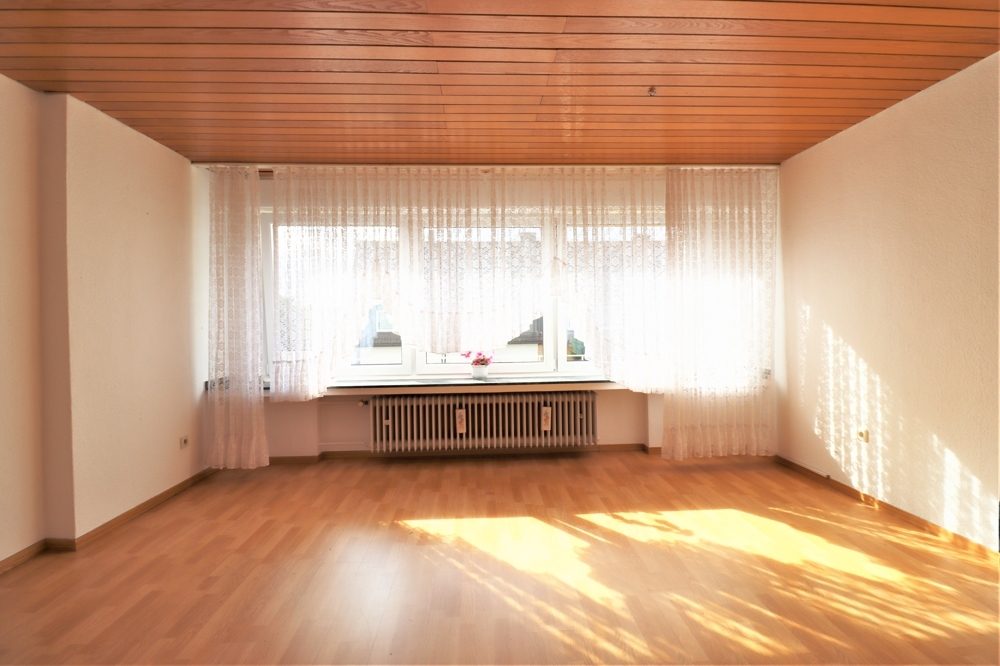 Immobilienangebot - Düsseldorf / Eller - Alle - Eller: großzügig geschnittene Doppelhaushälfte mit großem Garten und Garage in ruhiger Lage