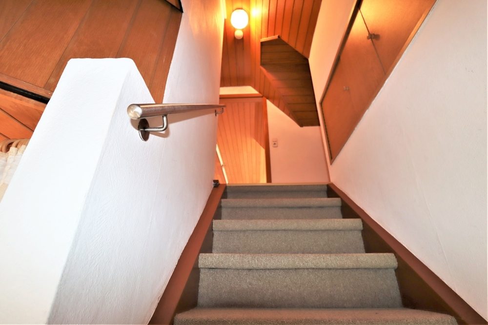 Immobilienangebot - Düsseldorf / Eller - Alle - Eller: großzügig geschnittene Doppelhaushälfte mit großem Garten und Garage in ruhiger Lage