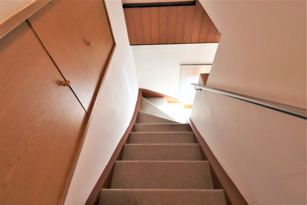 Immobilienangebot - Düsseldorf / Eller - Alle - Eller: großzügig geschnittene Doppelhaushälfte mit großem Garten und Garage in ruhiger Lage