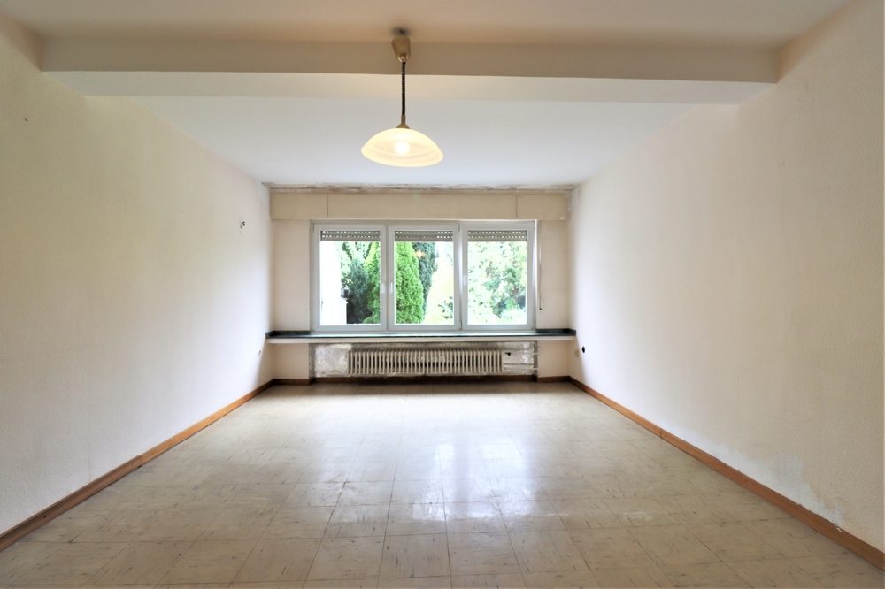 Immobilienangebot - Düsseldorf / Eller - Alle - Eller: großzügig geschnittene Doppelhaushälfte mit großem Garten und Garage in ruhiger Lage