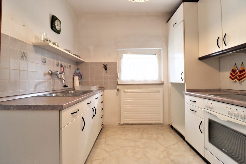 Immobilienangebot - Düsseldorf / Eller - Alle - Eller: großzügig geschnittene Doppelhaushälfte mit großem Garten und Garage in ruhiger Lage