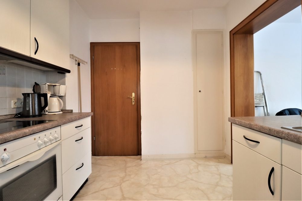 Immobilienangebot - Düsseldorf / Eller - Alle - Eller: großzügig geschnittene Doppelhaushälfte mit großem Garten und Garage in ruhiger Lage