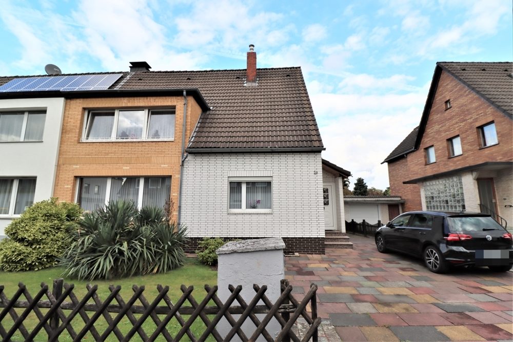 Immobilienangebot - Düsseldorf / Eller - Alle - Eller: großzügig geschnittene Doppelhaushälfte mit großem Garten und Garage in ruhiger Lage