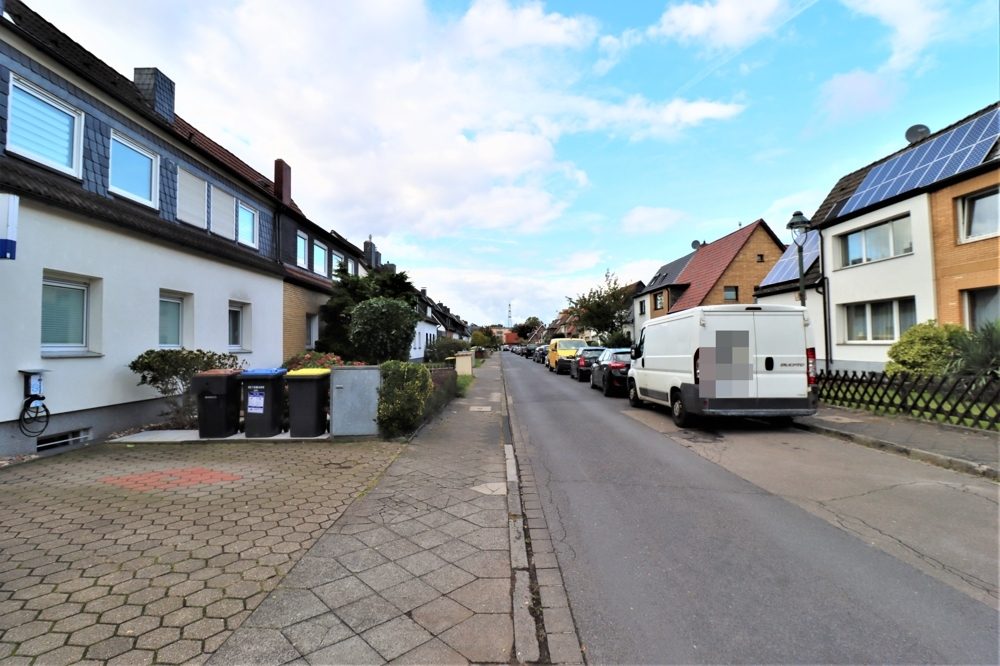 Immobilienangebot - Düsseldorf / Eller - Alle - Eller: großzügig geschnittene Doppelhaushälfte mit großem Garten und Garage in ruhiger Lage