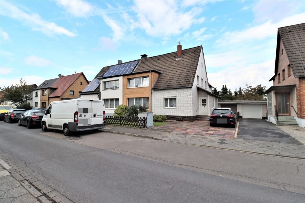 Immobilienangebot - Düsseldorf / Eller - Alle - Eller: großzügig geschnittene Doppelhaushälfte mit großem Garten und Garage in ruhiger Lage