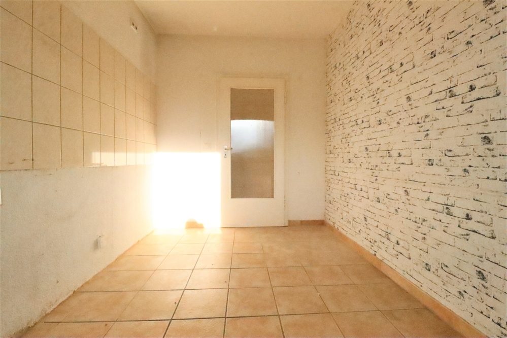 Immobilienangebot - Düsseldorf - Alle - leerstehende ca. 54 m² große 2 Zimmerwohnung mit Balkon in guter Lage in Unterrath