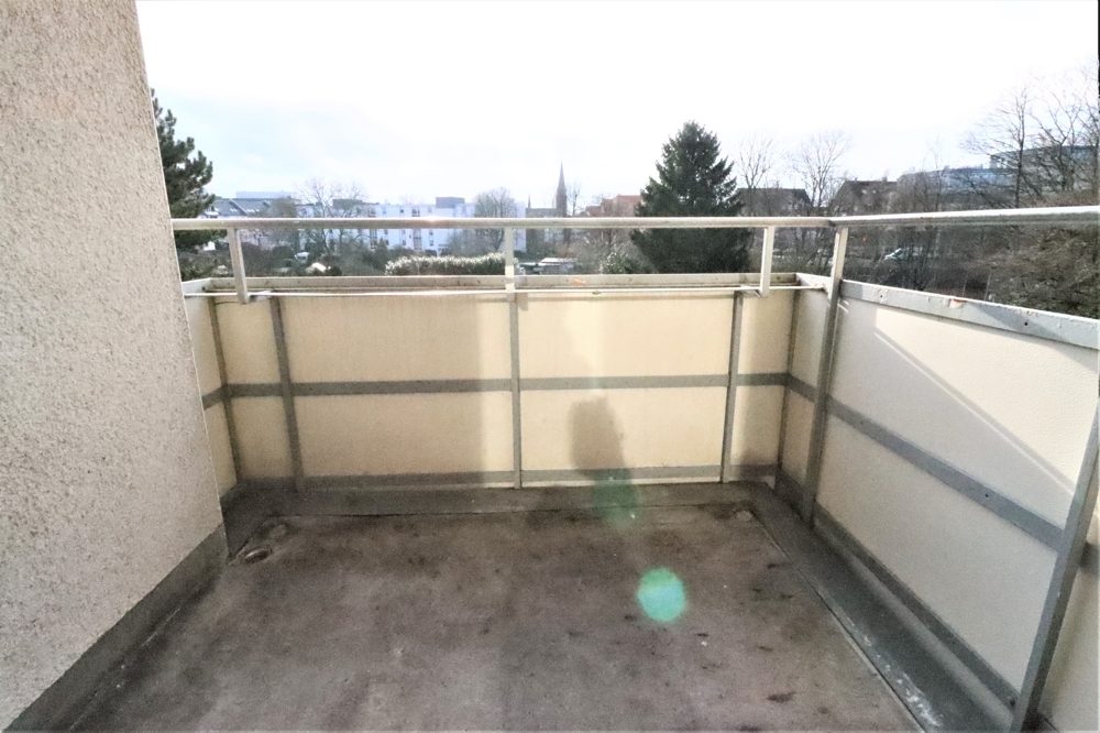 Immobilienangebot - Düsseldorf - Alle - leerstehende ca. 54 m² große 2 Zimmerwohnung mit Balkon in guter Lage in Unterrath