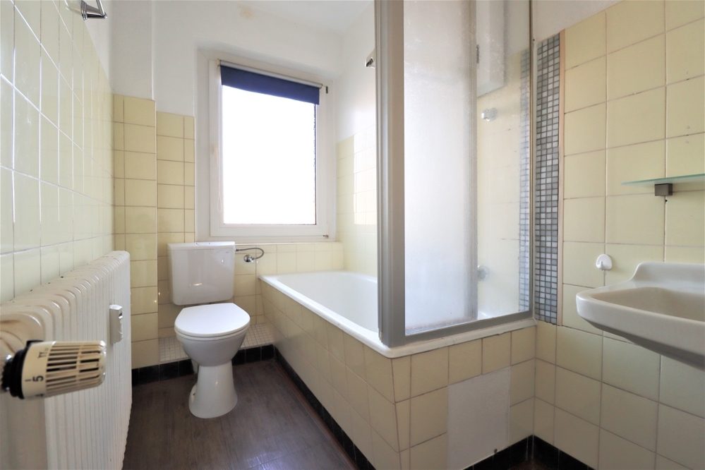 Immobilienangebot - Düsseldorf - Alle - leerstehende ca. 54 m² große 2 Zimmerwohnung mit Balkon in guter Lage in Unterrath