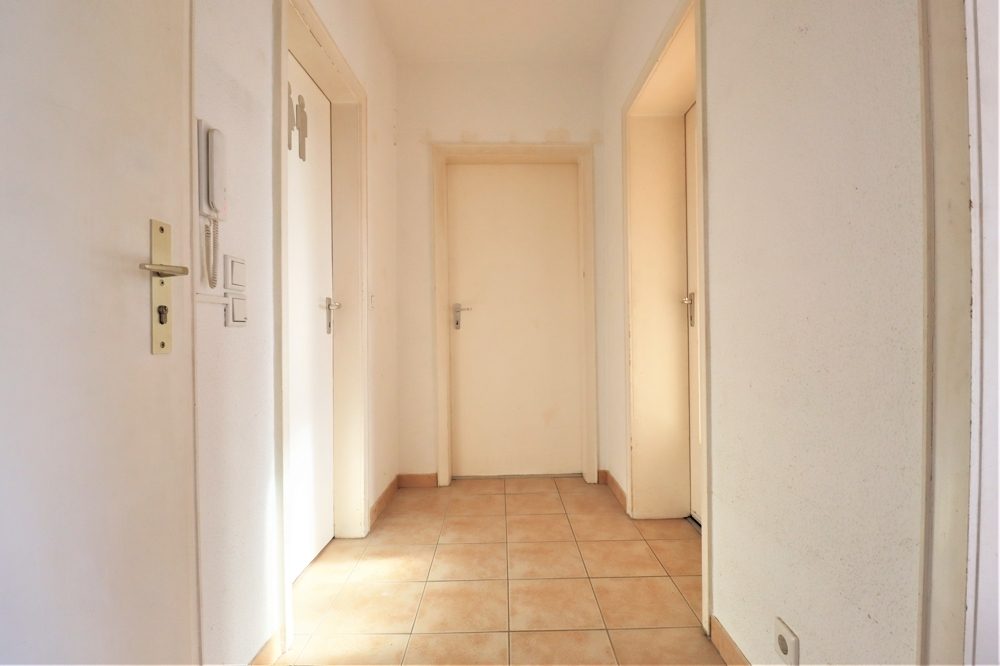 Immobilienangebot - Düsseldorf - Alle - leerstehende ca. 54 m² große 2 Zimmerwohnung mit Balkon in guter Lage in Unterrath