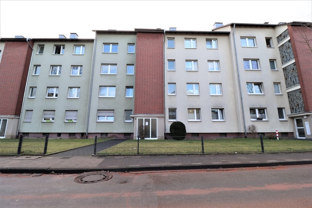 Immobilienangebot - Düsseldorf - Alle - leerstehende ca. 54 m² große 2 Zimmerwohnung mit Balkon in guter Lage in Unterrath