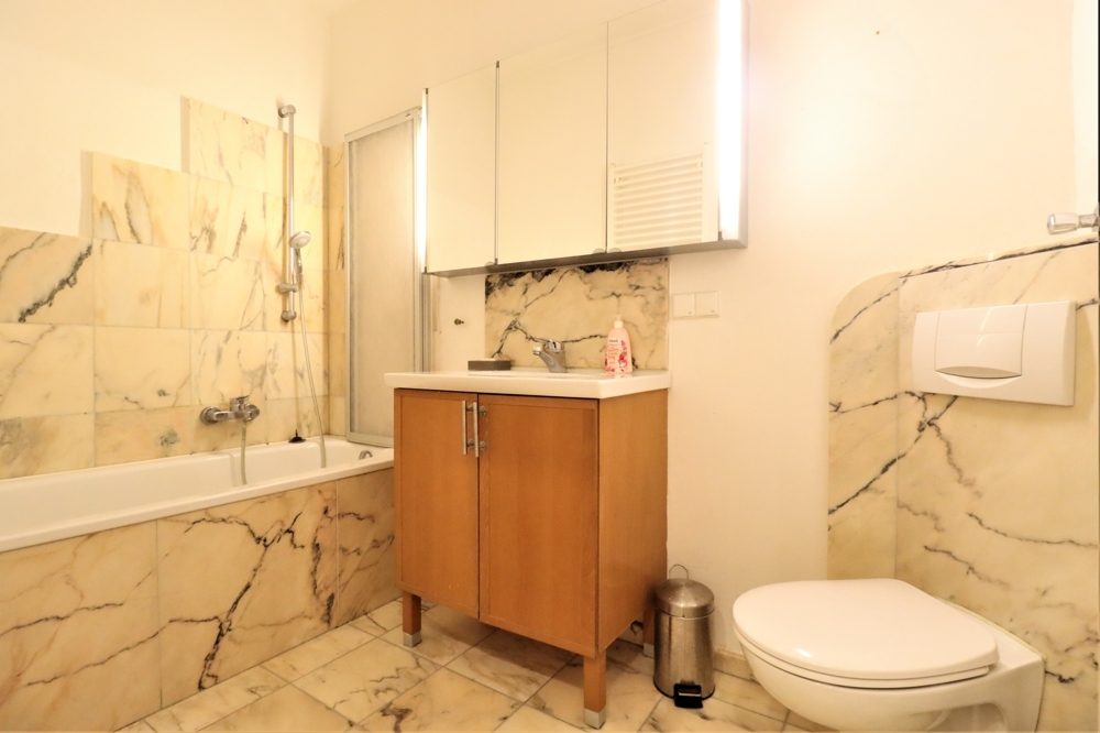 Immobilienangebot - Düsseldorf - Alle - Unterbilk: gepflegte ca. 68m² große 3 Zimmer im EG mit Stellplatz und Terrasse in begehrter Lage