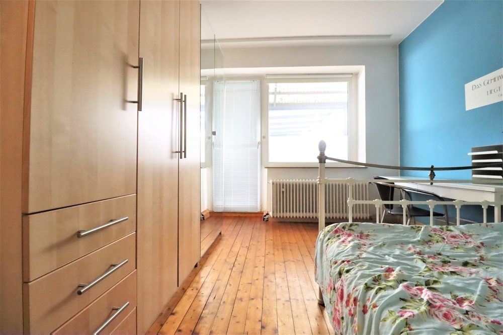 Immobilienangebot - Düsseldorf - Alle - Unterbilk: gepflegte ca. 68m² große 3 Zimmer im EG mit Stellplatz und Terrasse in begehrter Lage