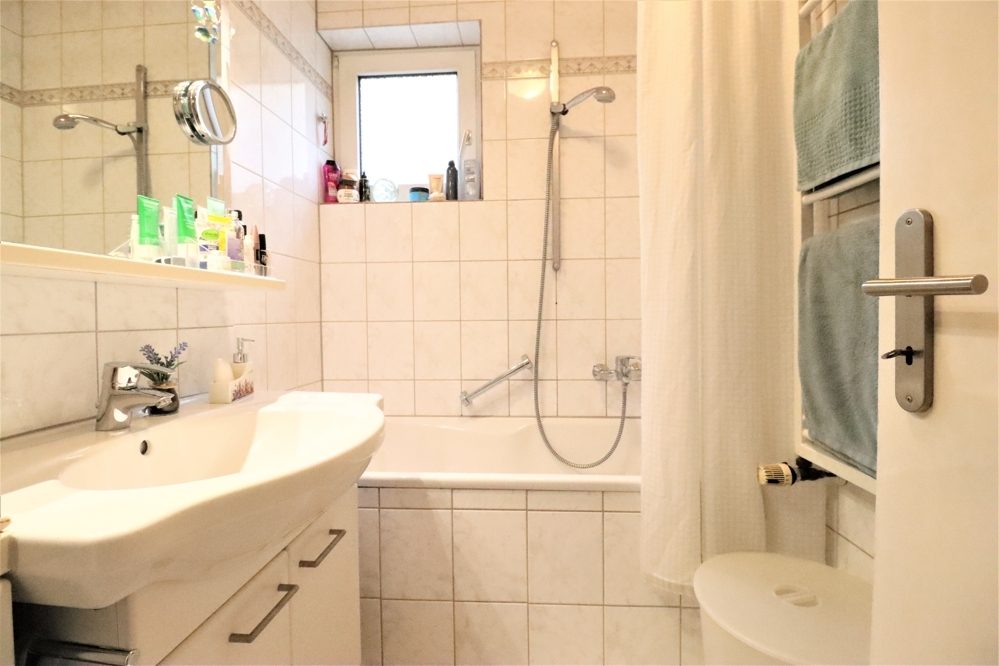 Immobilienangebot - Düsseldorf - Alle - Dreifamilienhaus auf Erbpacht ideal auch als EFH, Garten und Terrasse in ruhiger Lage in Wersten