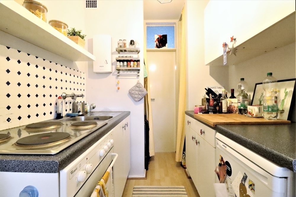 Immobilienangebot - Düsseldorf - Alle - Dreifamilienhaus auf Erbpacht ideal auch als EFH, Garten und Terrasse in ruhiger Lage in Wersten
