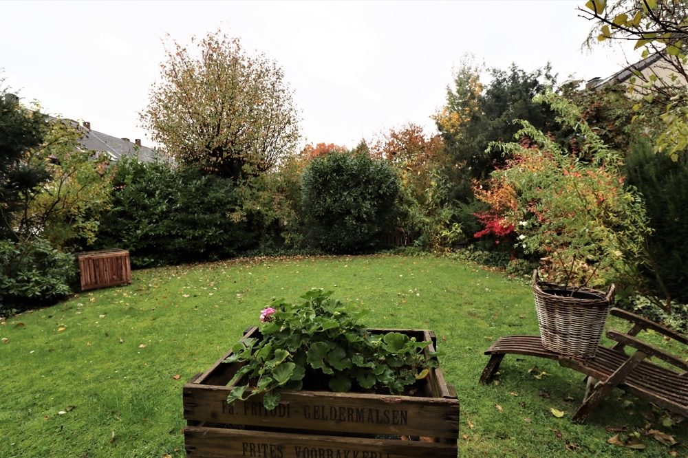 Immobilienangebot - Düsseldorf - Alle - Dreifamilienhaus auf Erbpacht ideal auch als EFH, Garten und Terrasse in ruhiger Lage in Wersten