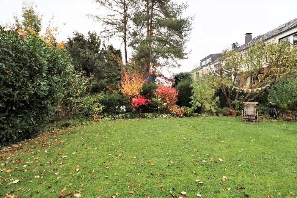 Immobilienangebot - Düsseldorf - Alle - Dreifamilienhaus auf Erbpacht ideal auch als EFH, Garten und Terrasse in ruhiger Lage in Wersten