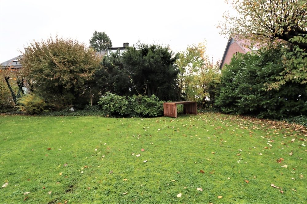 Immobilienangebot - Düsseldorf - Alle - Dreifamilienhaus auf Erbpacht ideal auch als EFH, Garten und Terrasse in ruhiger Lage in Wersten