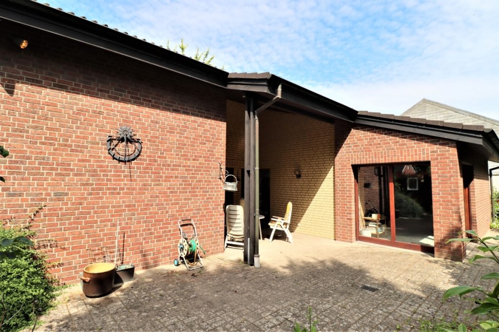 Immobilienangebot - Mönchengladbach / Hardt - Alle - Hardt: Attraktives Architektenhaus mit über 5m Raumhöhe, Terrasse, Garten, Garage & Stellplatz