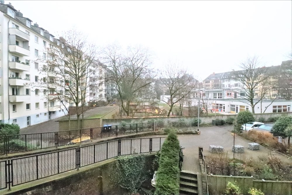 Immobilienangebot - Düsseldorf / Derendorf - Alle - gepflegte 2- Zimmerwohnung im Hochparterre mit Loggia in Düsseldorf- Derendorf