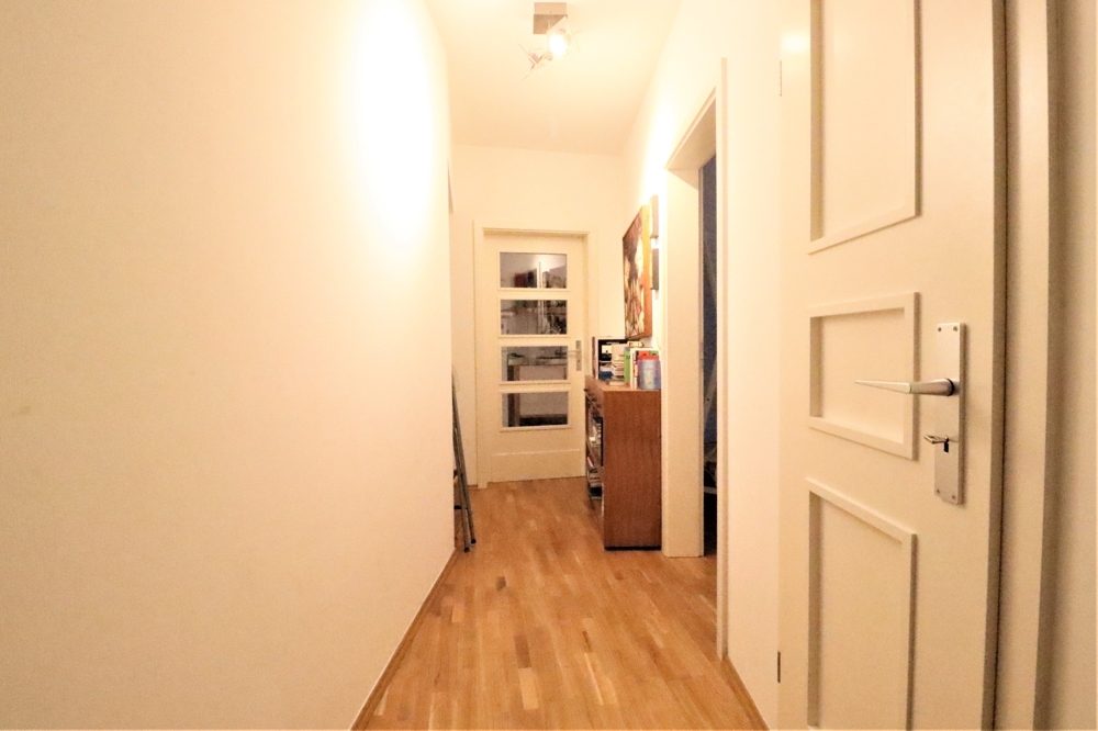 Immobilienangebot - Düsseldorf / Derendorf - Alle - gepflegte 2- Zimmerwohnung im Hochparterre mit Loggia in Düsseldorf- Derendorf