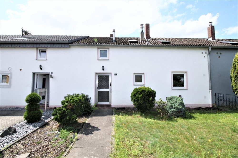 Immobilienangebot - Düsseldorf / Unterrath - Alle - Unterrath: sanierungsbedürftiges Zweifamilien-Reihenhaus mit viel Potenzial auf ca. 283m² Grundstück