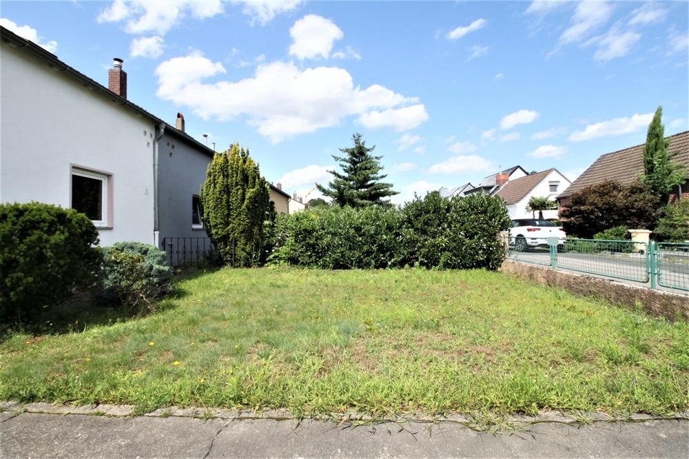 Immobilienangebot - Düsseldorf / Unterrath - Alle - Unterrath: sanierungsbedürftiges Zweifamilien-Reihenhaus mit viel Potenzial auf ca. 283m² Grundstück