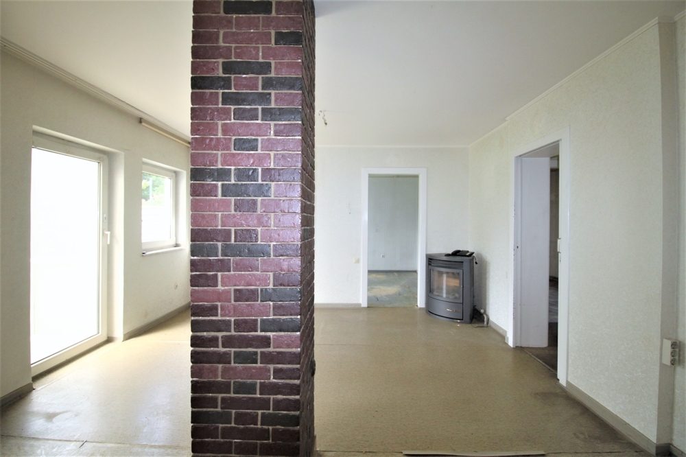 Immobilienangebot - Düsseldorf / Unterrath - Alle - Unterrath: sanierungsbedürftiges Zweifamilien-Reihenhaus mit viel Potenzial auf ca. 283m² Grundstück