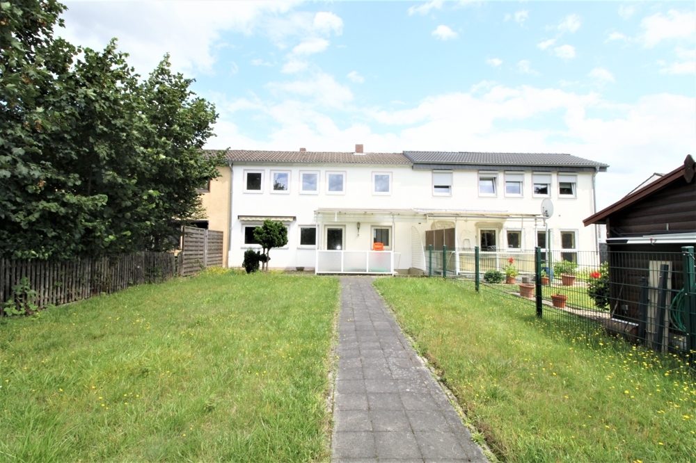 Immobilienangebot - Düsseldorf / Unterrath - Alle - Unterrath: sanierungsbedürftiges Zweifamilien-Reihenhaus mit viel Potenzial auf ca. 283m² Grundstück