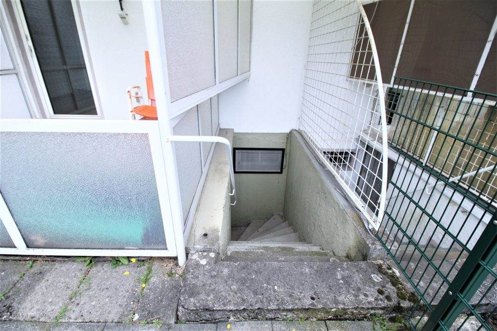 Immobilienangebot - Düsseldorf / Unterrath - Alle - Unterrath: sanierungsbedürftiges Zweifamilien-Reihenhaus mit viel Potenzial auf ca. 283m² Grundstück