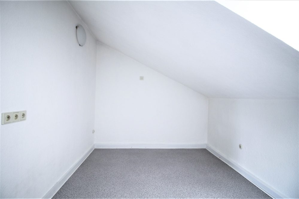 Immobilienangebot - Düsseldorf / Unterrath - Alle - Unterrath: sanierungsbedürftiges Zweifamilien-Reihenhaus mit viel Potenzial auf ca. 283m² Grundstück