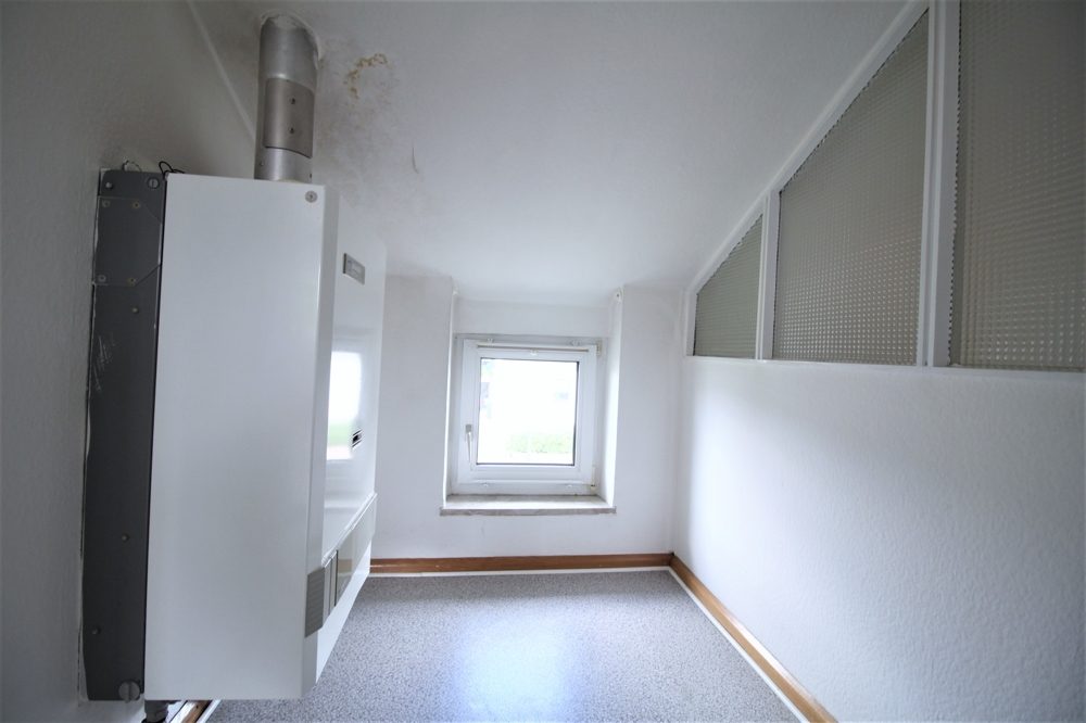 Immobilienangebot - Düsseldorf / Unterrath - Alle - Unterrath: sanierungsbedürftiges Zweifamilien-Reihenhaus mit viel Potenzial auf ca. 283m² Grundstück