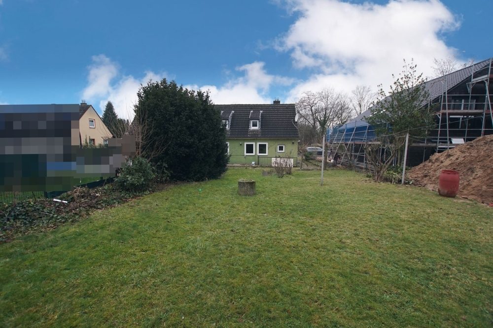 Immobilienangebot - Düsseldorf - Alle - 528 m² großes Grundstück mit Haus und Möglichkeit auf Vergrößerung oder Neubau nach §34 BauGB