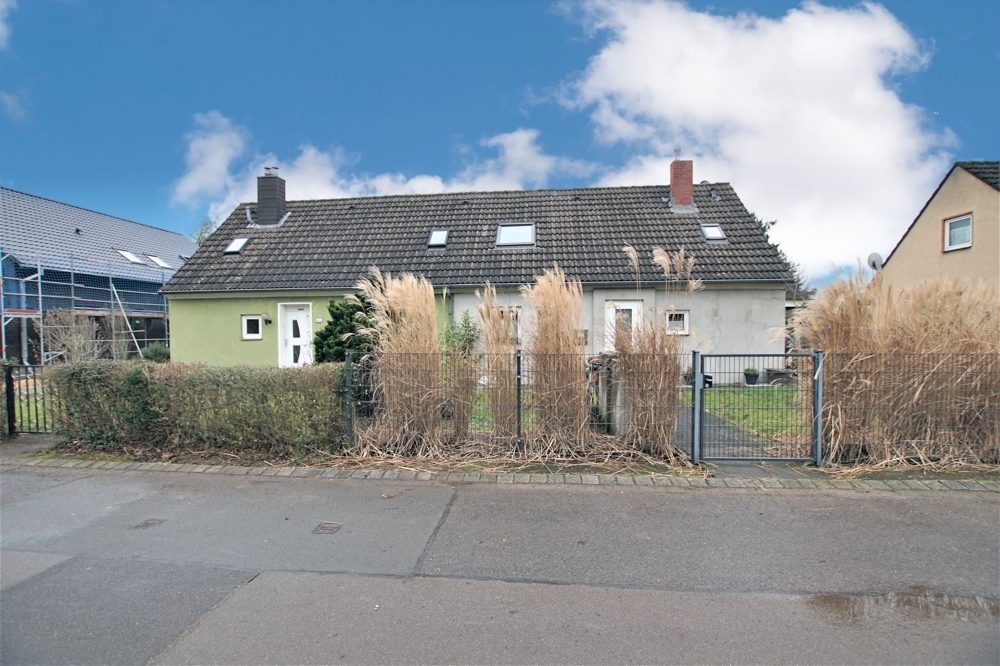 Immobilienangebot - Düsseldorf - Alle - 528 m² großes Grundstück mit Haus und Möglichkeit auf Vergrößerung oder Neubau nach §34 BauGB