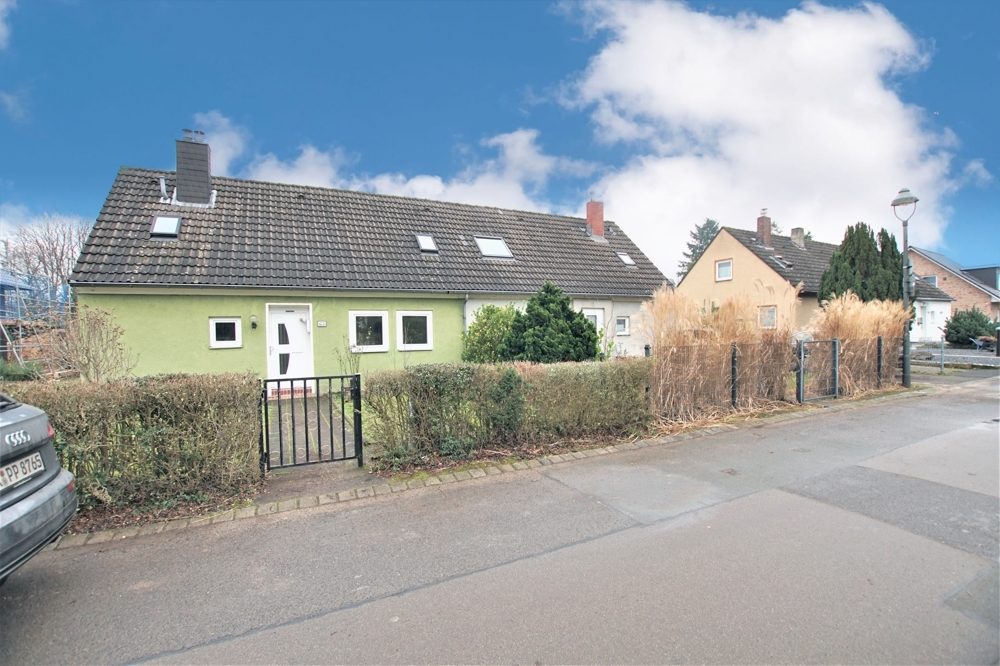 Immobilienangebot - Düsseldorf - Alle - 528 m² großes Grundstück mit Haus und Möglichkeit auf Vergrößerung oder Neubau nach §34 BauGB