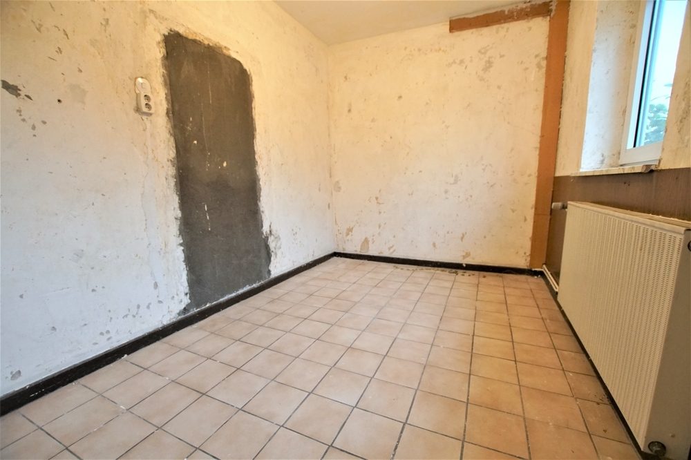 Immobilienangebot - Düsseldorf - Alle - 528 m² großes Grundstück mit Haus und Möglichkeit auf Vergrößerung oder Neubau nach §34 BauGB