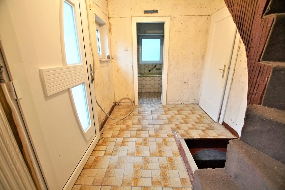 Immobilienangebot - Düsseldorf - Alle - 528 m² großes Grundstück mit Haus und Möglichkeit auf Vergrößerung oder Neubau nach §34 BauGB