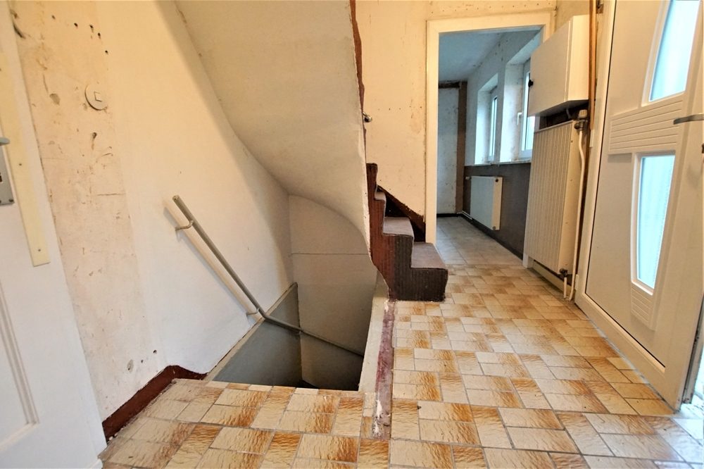 Immobilienangebot - Düsseldorf - Alle - 528 m² großes Grundstück mit Haus und Möglichkeit auf Vergrößerung oder Neubau nach §34 BauGB