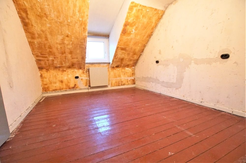 Immobilienangebot - Düsseldorf - Alle - 528 m² großes Grundstück mit Haus und Möglichkeit auf Vergrößerung oder Neubau nach §34 BauGB