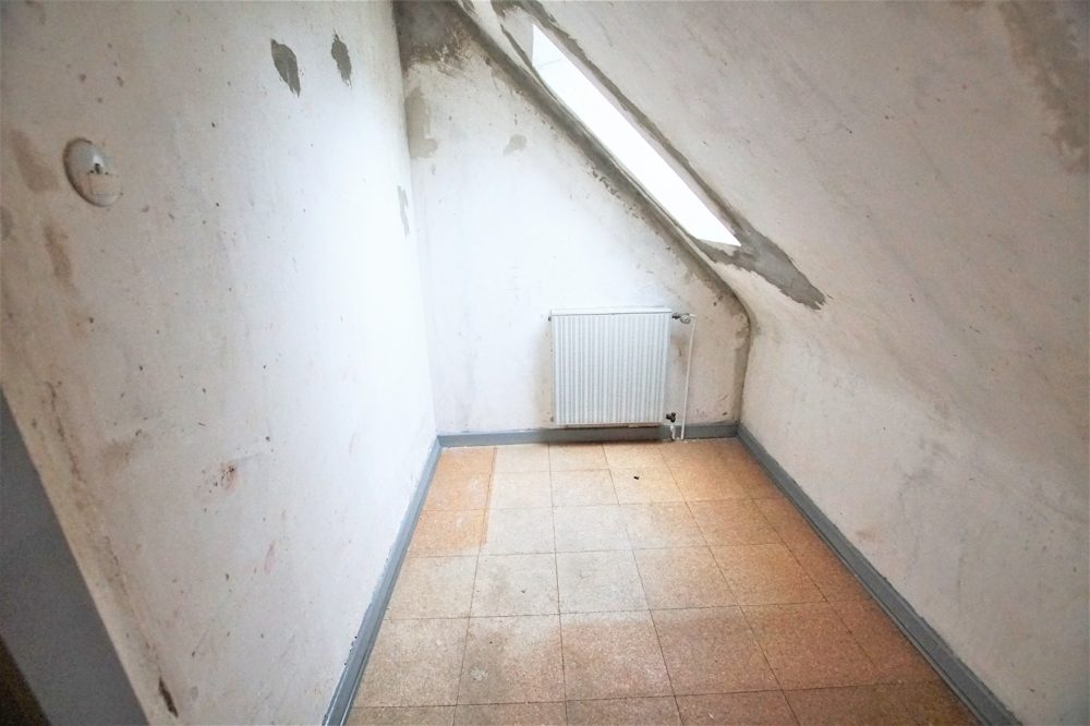 Immobilienangebot - Düsseldorf - Alle - 528 m² großes Grundstück mit Haus und Möglichkeit auf Vergrößerung oder Neubau nach §34 BauGB