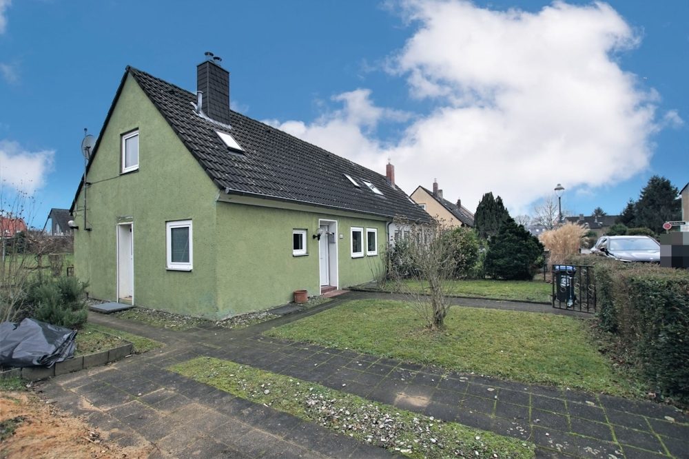 Immobilienangebot - Düsseldorf - Alle - 528 m² großes Grundstück mit Haus und Möglichkeit auf Vergrößerung oder Neubau nach §34 BauGB