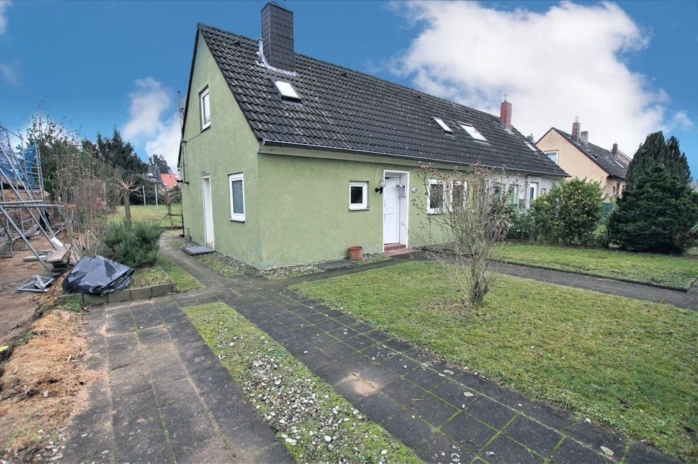 Immobilienangebot - Düsseldorf - Alle - 528 m² großes Grundstück mit Haus und Möglichkeit auf Vergrößerung oder Neubau nach §34 BauGB