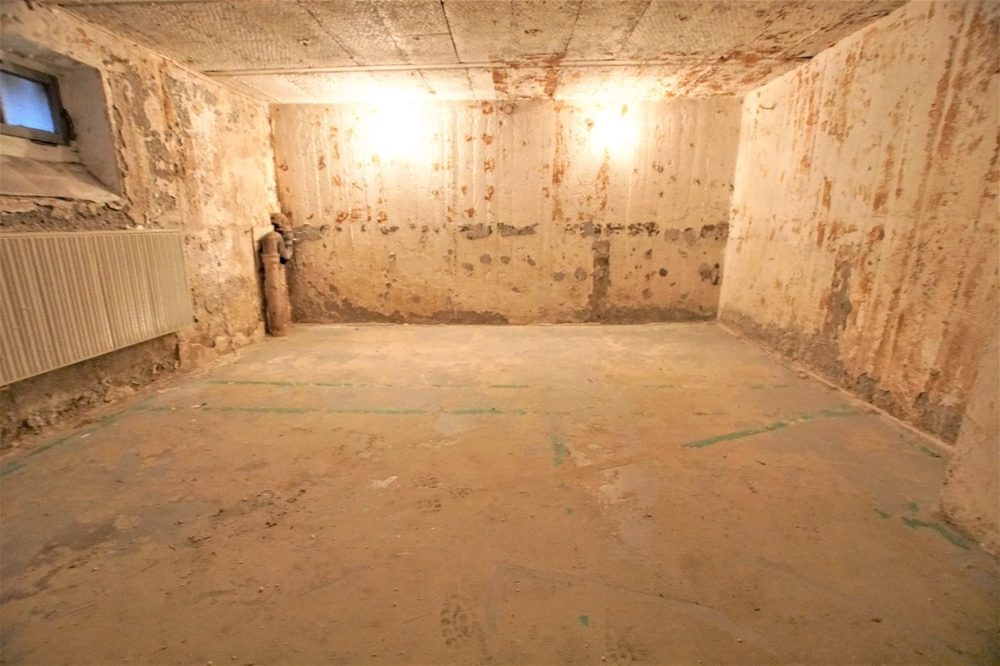 Immobilienangebot - Düsseldorf - Alle - 528 m² großes Grundstück mit Haus und Möglichkeit auf Vergrößerung oder Neubau nach §34 BauGB