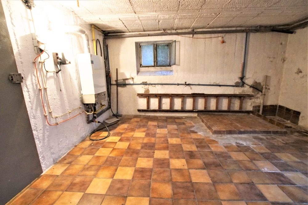 Immobilienangebot - Düsseldorf - Alle - 528 m² großes Grundstück mit Haus und Möglichkeit auf Vergrößerung oder Neubau nach §34 BauGB